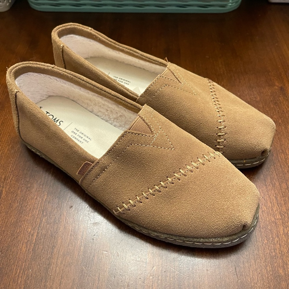 NWOT TOMS Women's Alpargata loafer with faux fur lining. - Picture 5 of 9